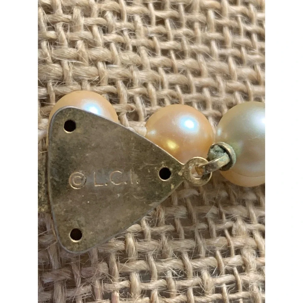 Liz Claiborne LCI Vintage Faux Pearl Necklace Gold Tone Clasp Cream 28 Inch 3451